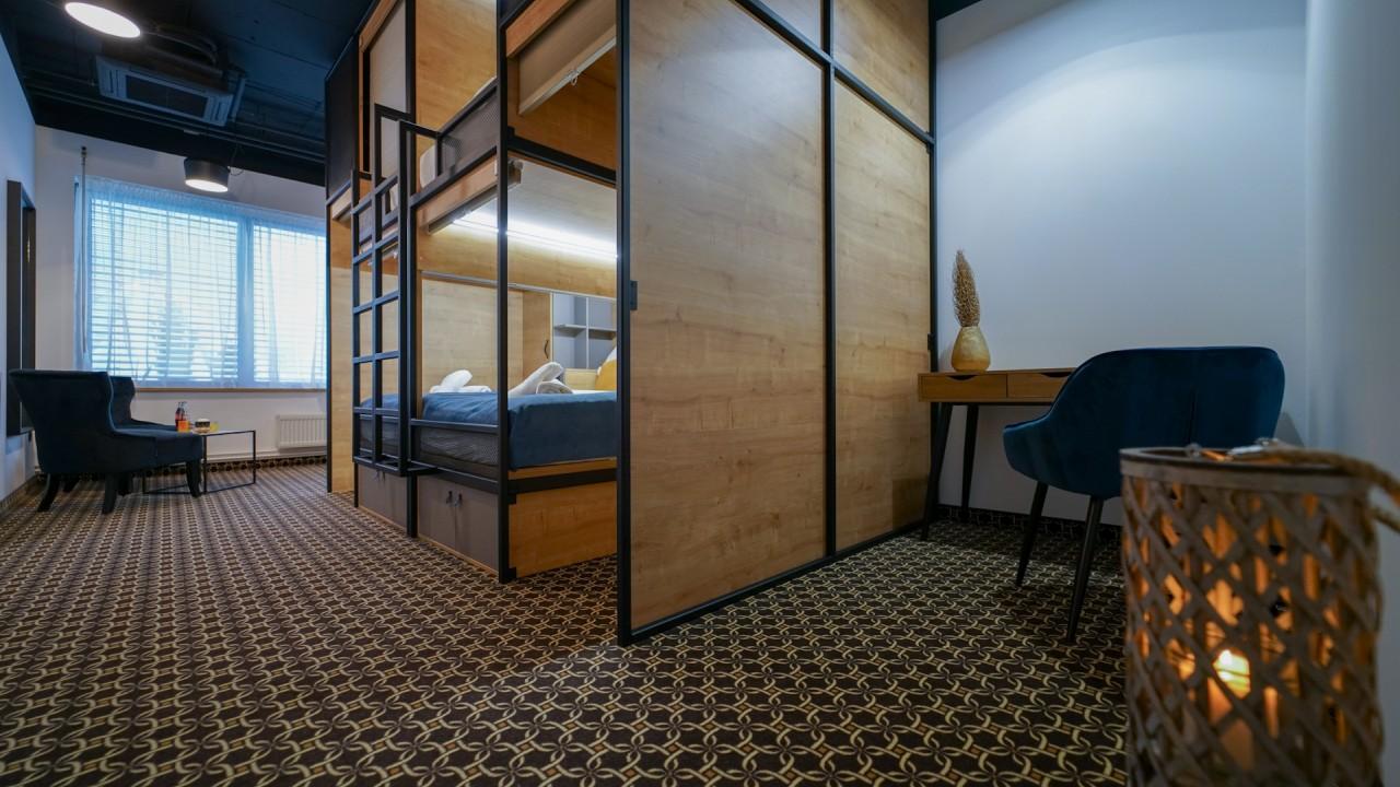 Chors Like A - 1st World Nft Block & Art Capsule Metachors Hostel Pressburg