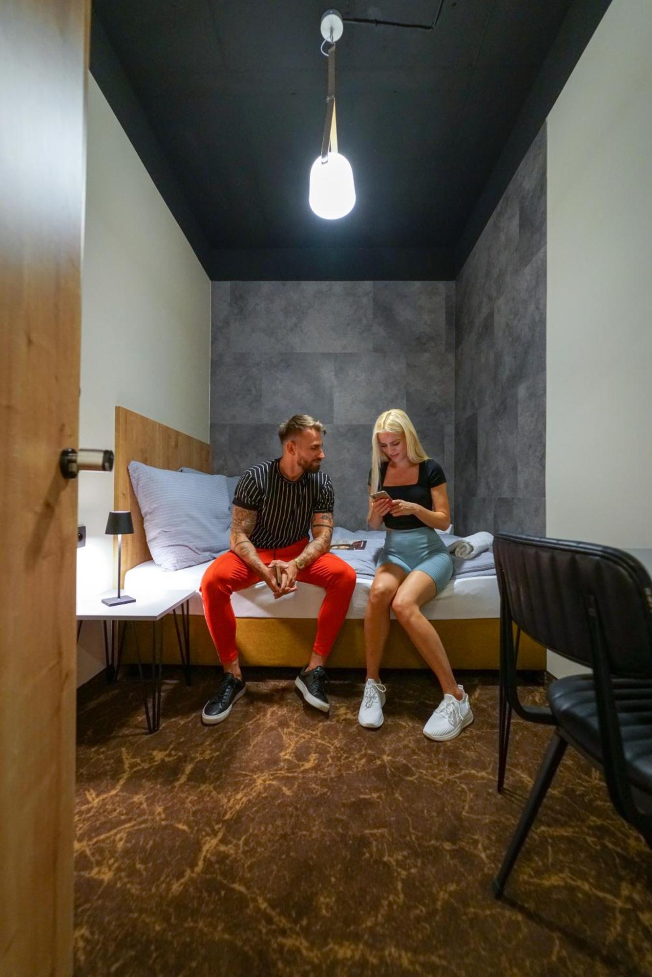 Hostel Chors Like A - 1st World Nft Block & Art Capsule Metachors Pressburg