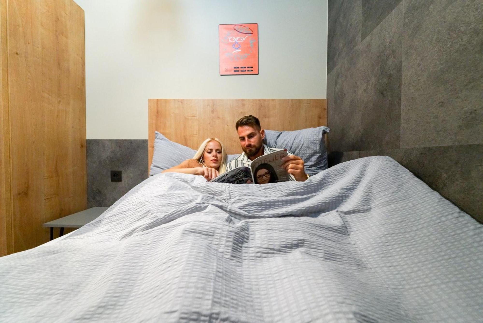 Chors Like A - 1st World Nft Block & Art Capsule Metachors Hostel Pressburg